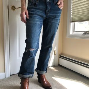 STS Amber straight crop jeans with ripped knee!